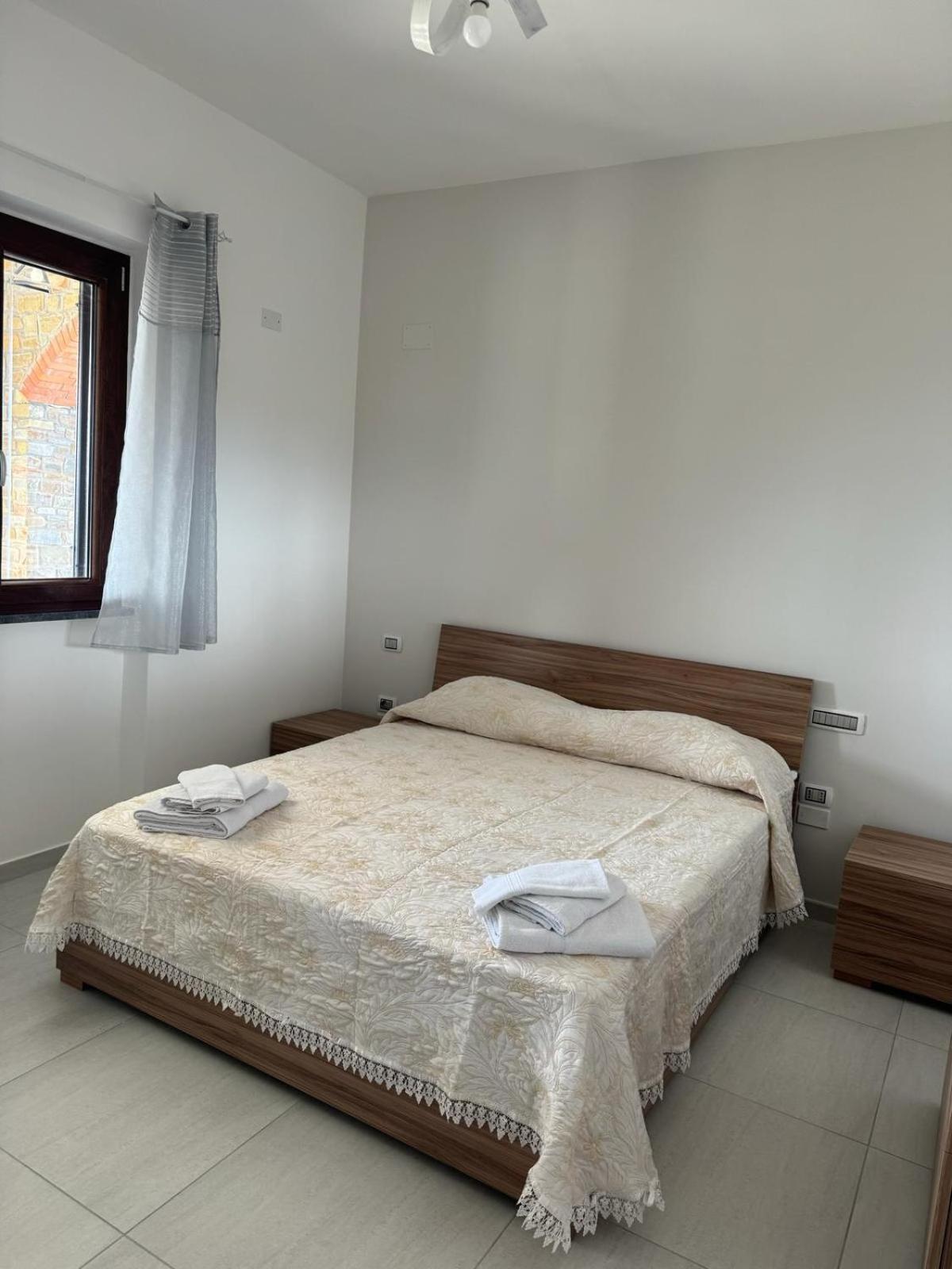 מלון קסטלבאטה Casa Iris מראה חיצוני תמונה